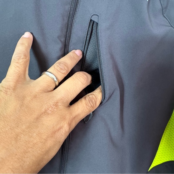 Gray Neon Yellow Under Armour Activewear Jacket SM - Picture 8 of 13